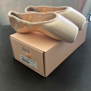 Brand New pointe shoes!! NEVER WORN. Don’t fit anymore.